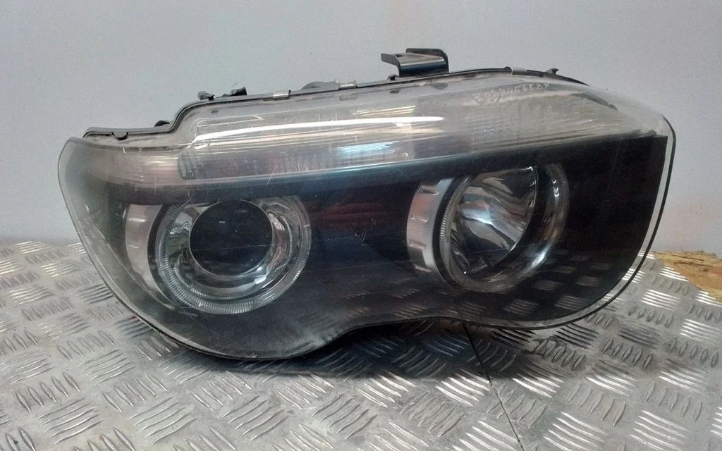 Headlight/headlamp – front right