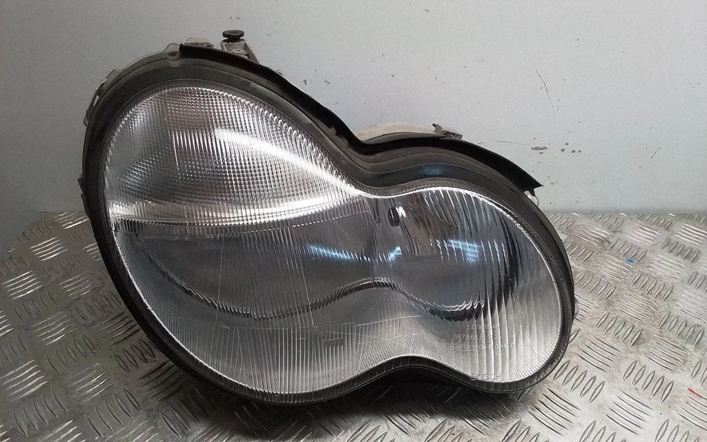 Headlight/headlamp – Mercedes-Benz C-Class W203 (2000-2007)