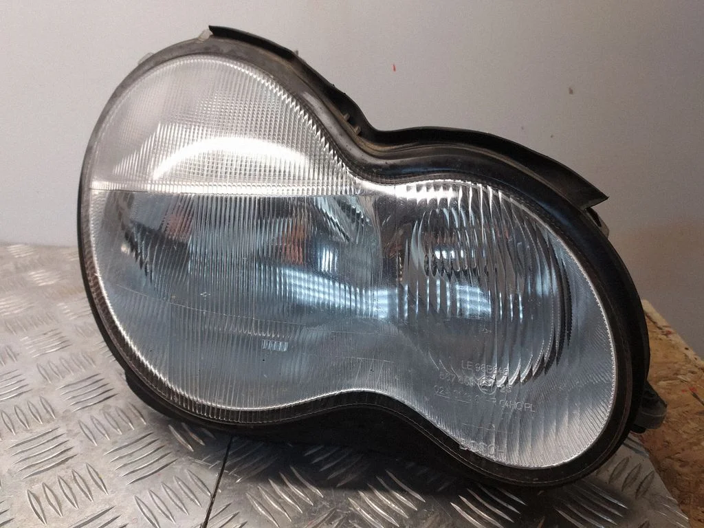 Headlight/headlamp – Mercedes-Benz C-Class W203 (2000-2007)