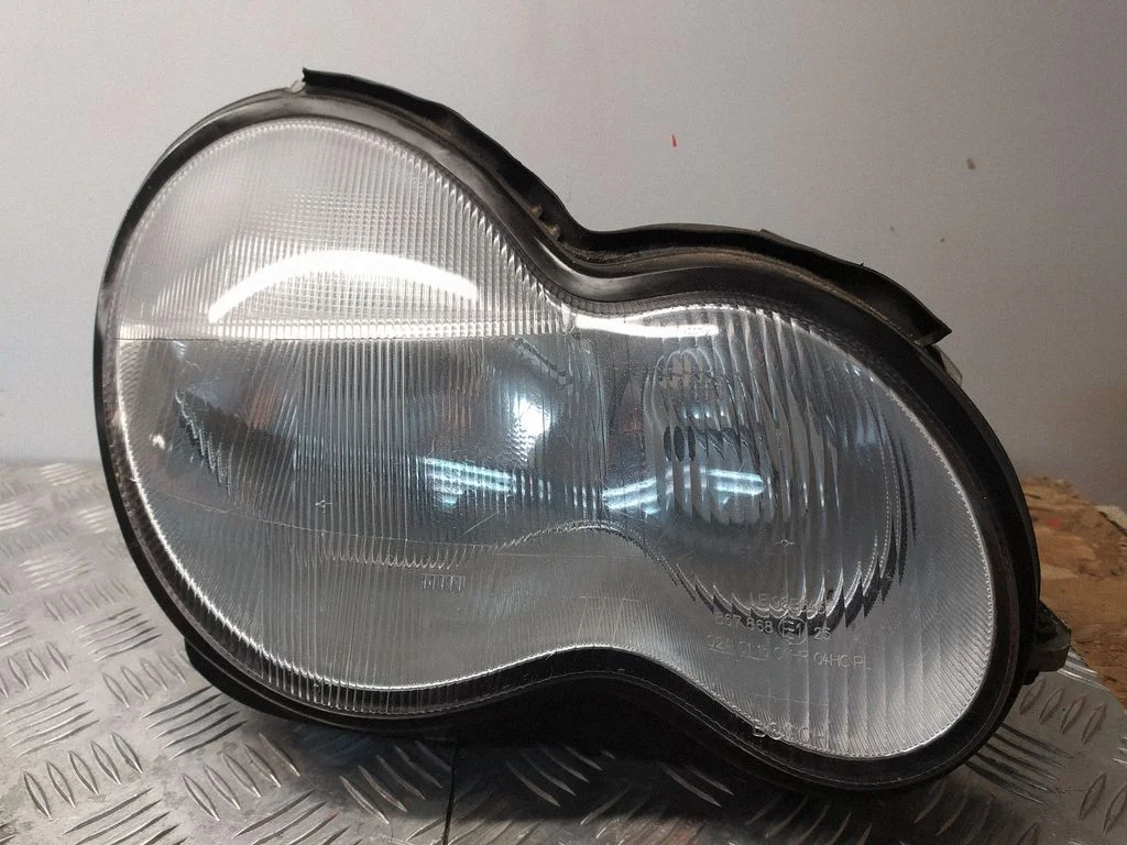 Headlight/headlamp – Mercedes-Benz C-Class W203 (2000-2007)