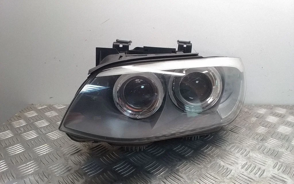 Headlight/headlamp – front right