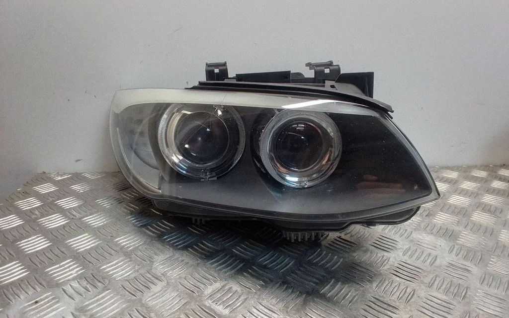 Headlight/headlamp – front right