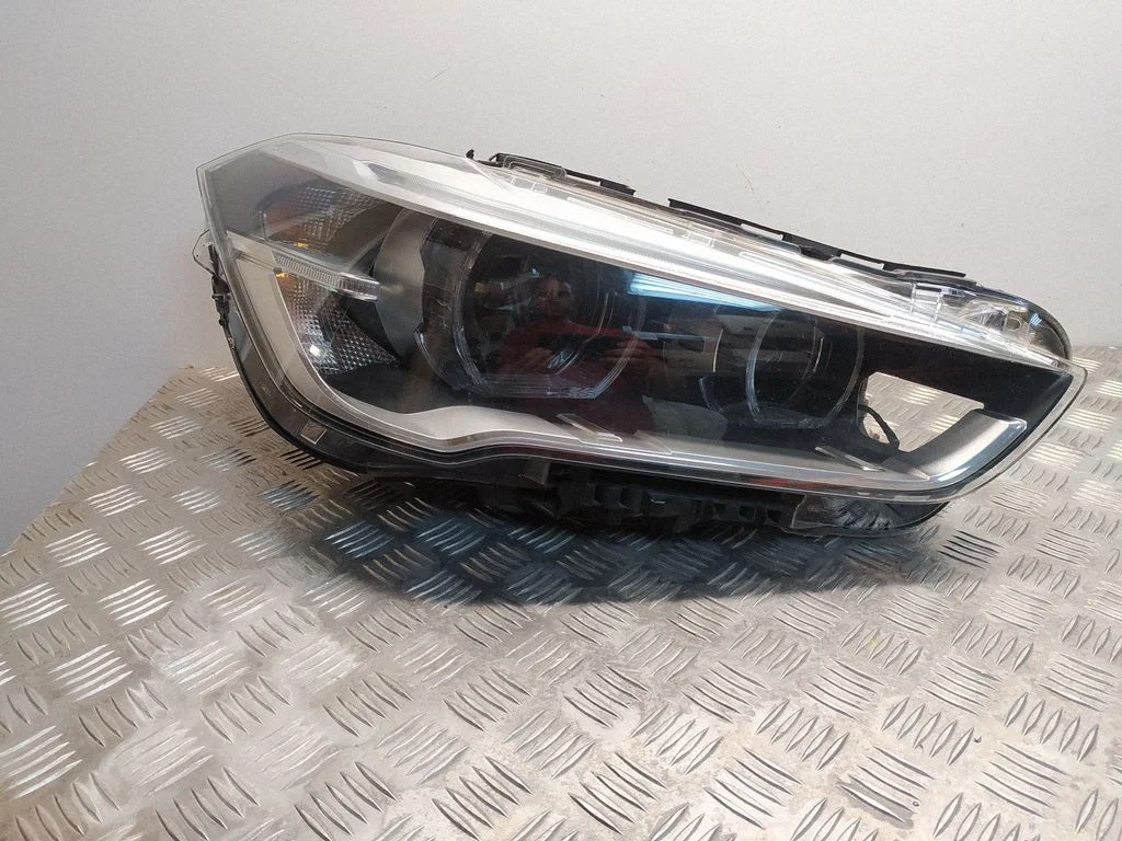 Esituli – BMW X1 F48 F49 (2015-2022)