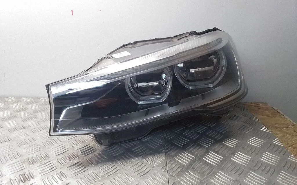 Headlight/headlamp 7429081