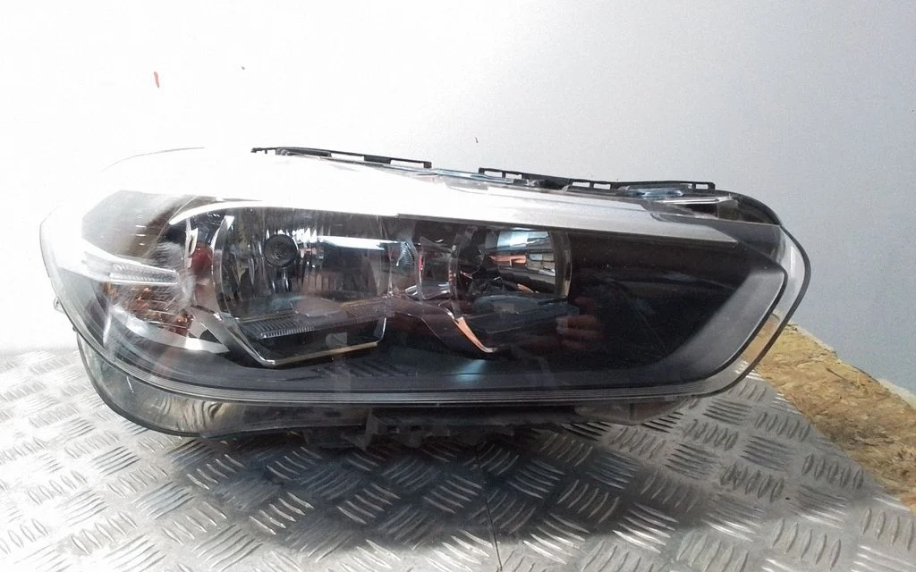 Headlight/headlamp – front right