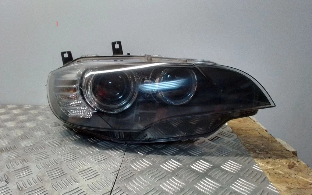 Headlight/headlamp – front right