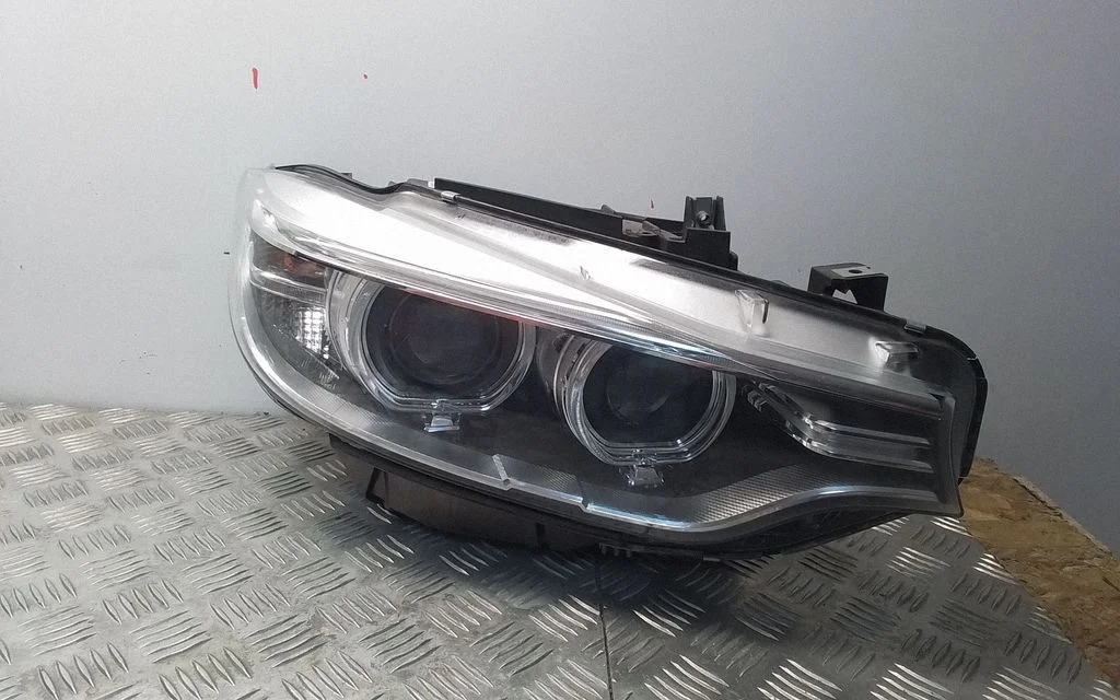 Esituli – BMW 4-seeria F32 F33 (2013-2020)