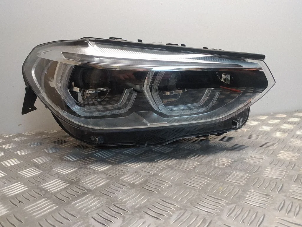 Esituli – BMW X4 G02 (2018-)