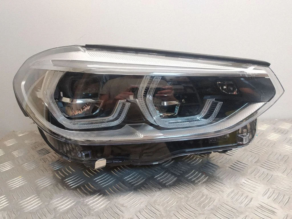 Esituli – BMW X4 G02 (2018-)