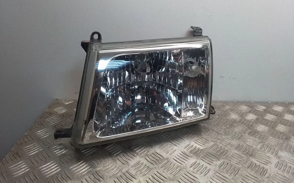 Headlight/headlamp – front right