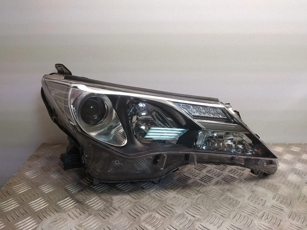 Esituli – Toyota RAV 4 (XA40) (2012-2018)