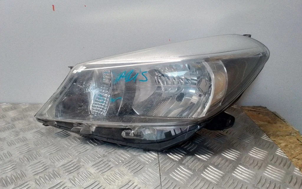 Esituli – Toyota Yaris (2012-2014)