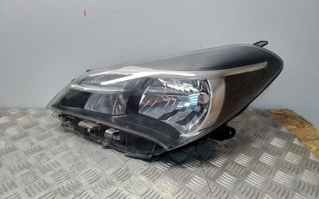 Esituli – Toyota Yaris (2012-2014)