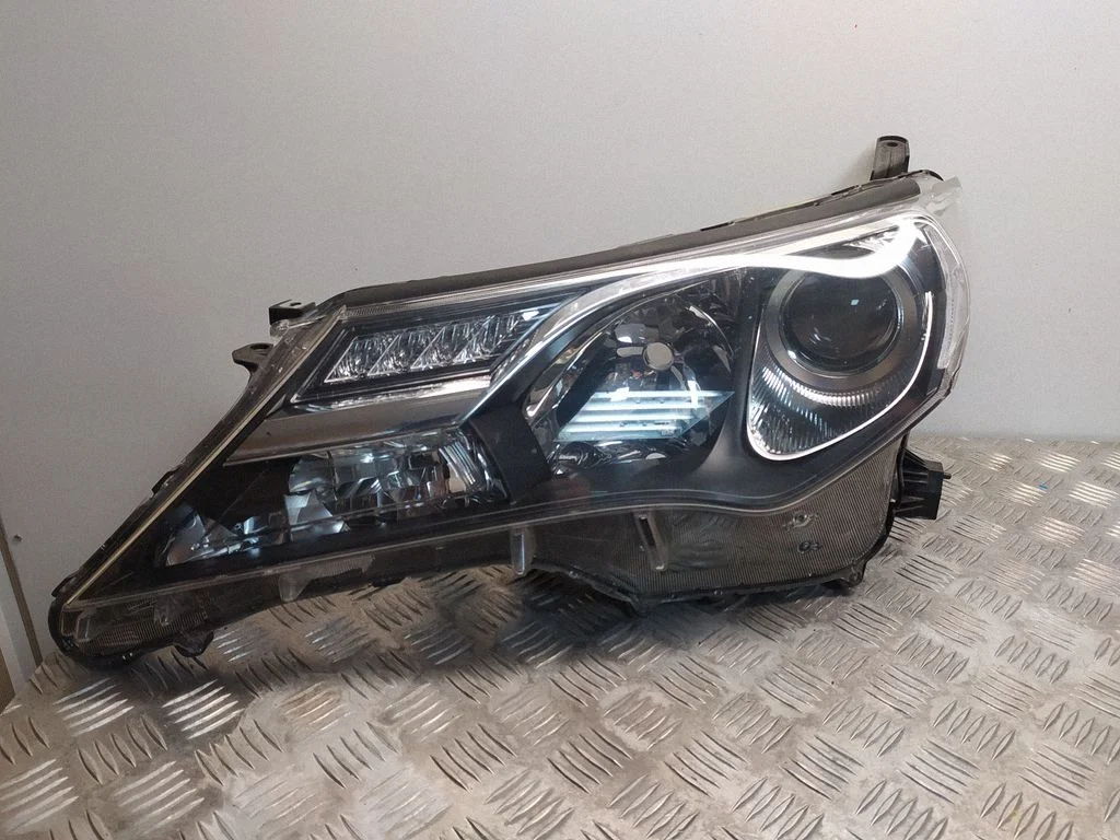 Esituli – Toyota RAV 4 (XA40) (2012-2018)