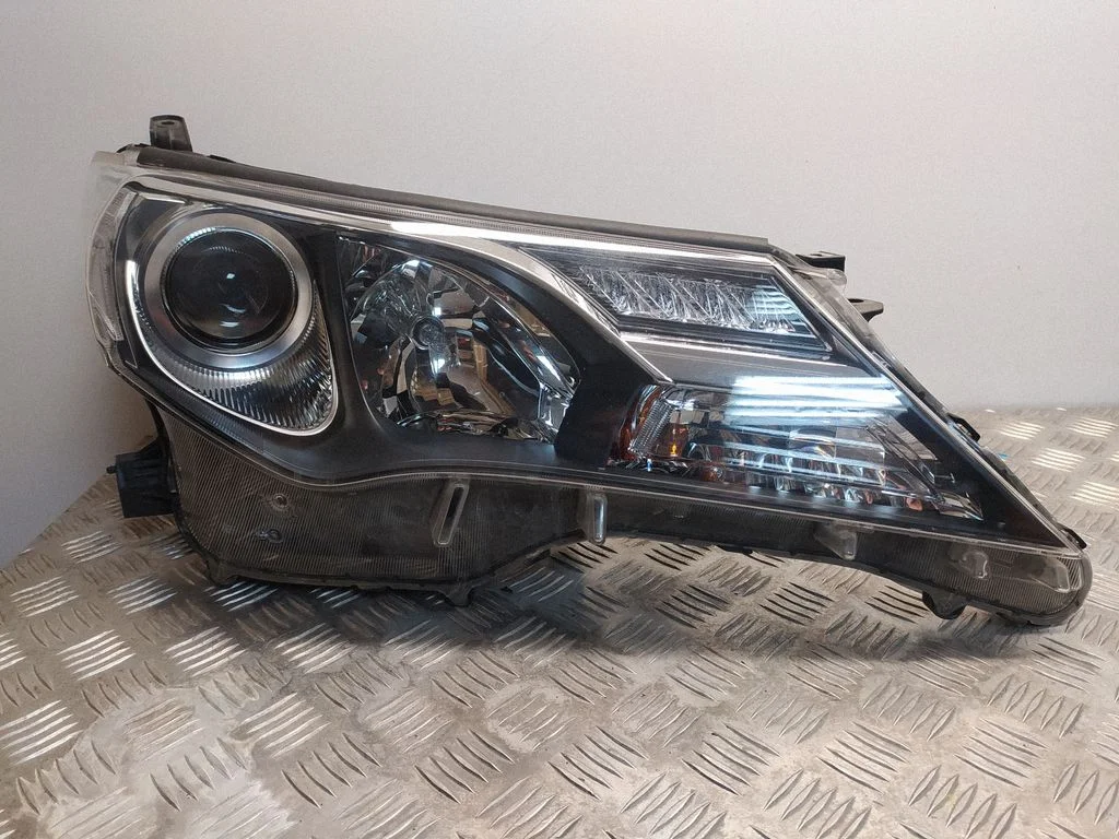 Esituli – Toyota RAV 4 (XA40) (2012-2018)