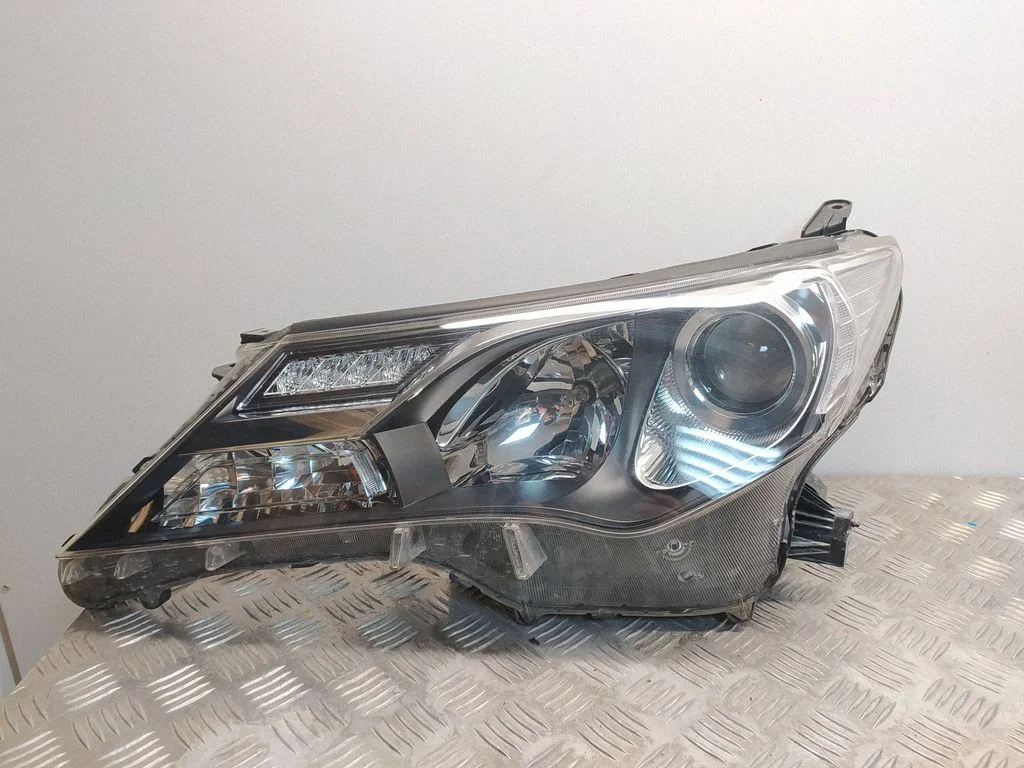 Esituli – Toyota RAV 4 (XA40) (2012-2018)