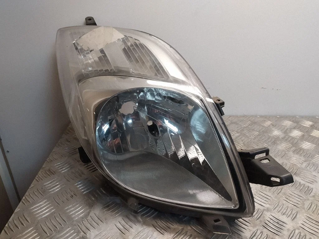 Headlight/headlamp 81100D120