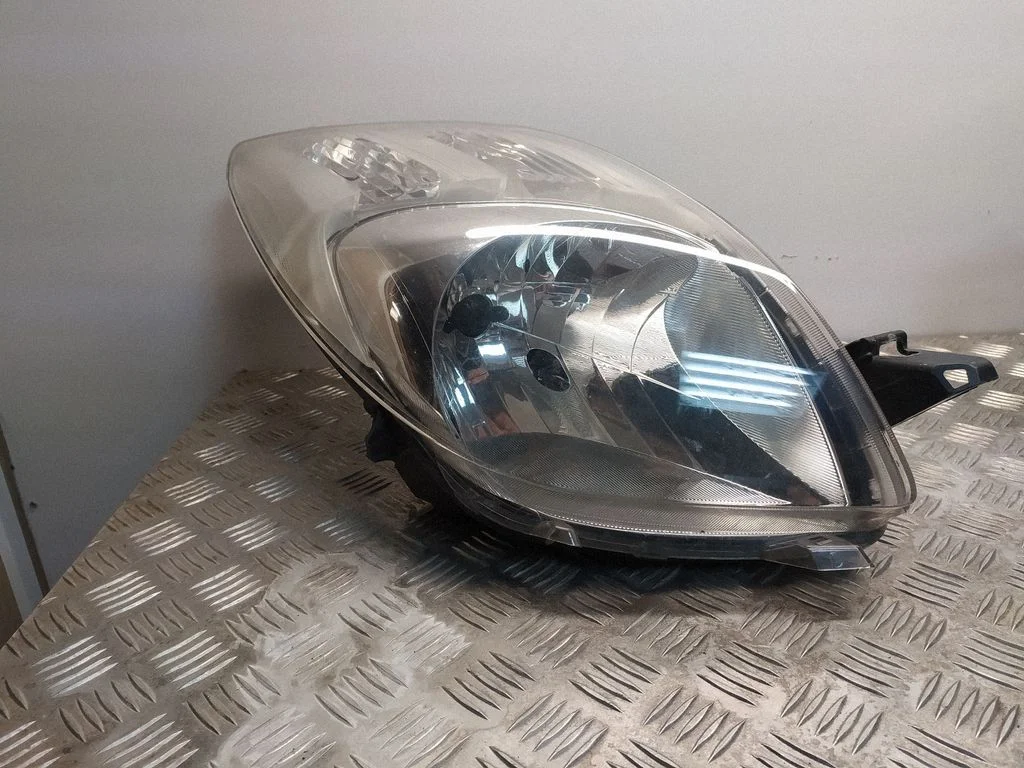 Headlight/headlamp 811100D120