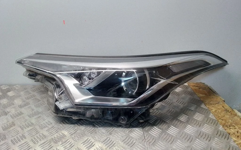 Headlight/headlamp 81150F403100 – Toyota C-HR I (2016-2023)