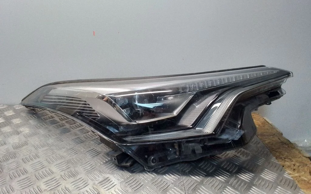 Headlight/headlamp 81110F417000 – Toyota C-HR I (2016-2023)