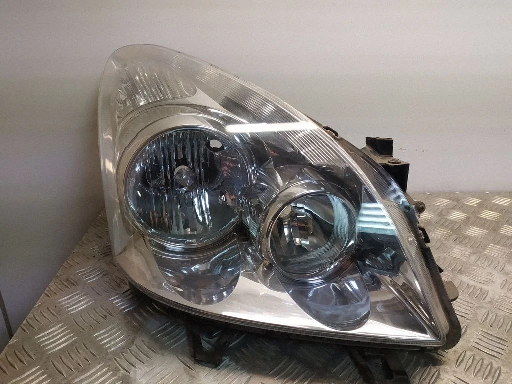 Headlight/headlamp – front right