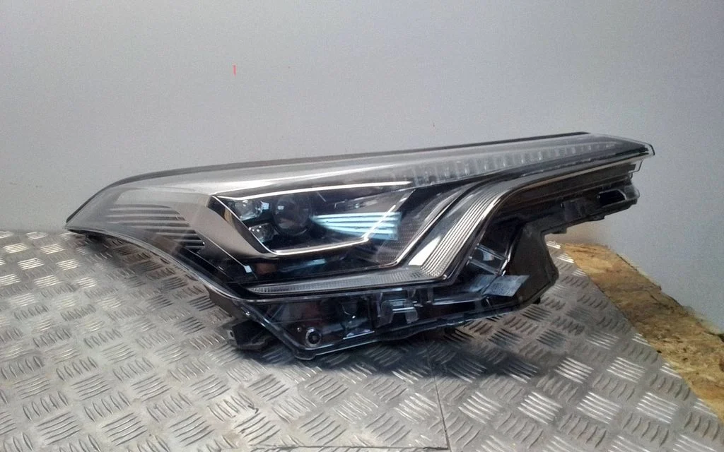Headlight/headlamp 81110F407100 – Toyota C-HR I (2016-2023)
