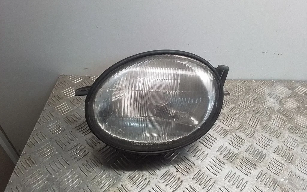 Headlight/headlamp – Toyota Corolla Verso E110 (1997-2001)