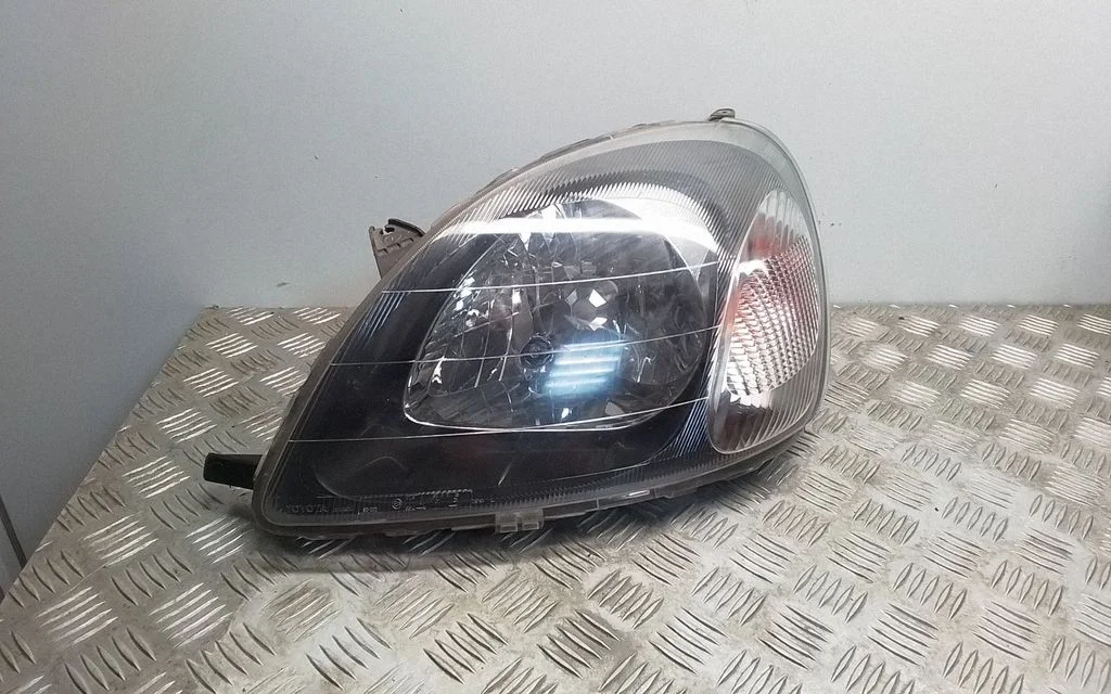 Esituli – Toyota Yaris Verso (1999-2005)