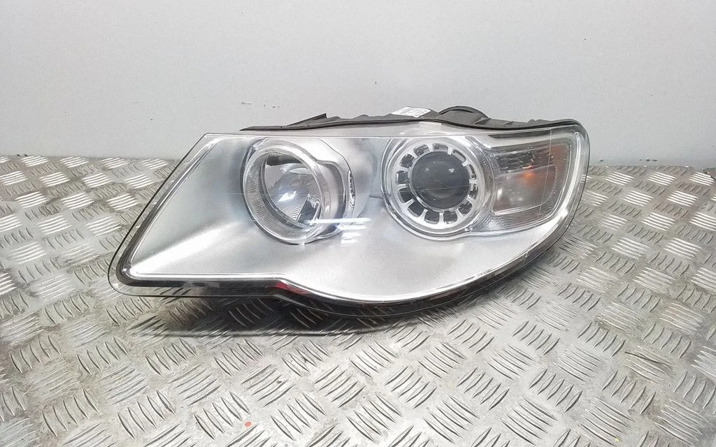 Priekšējais lukturis 7L6941031