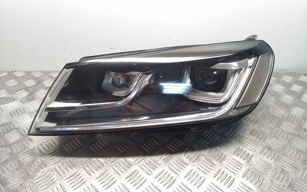 Headlight/headlamp – front left