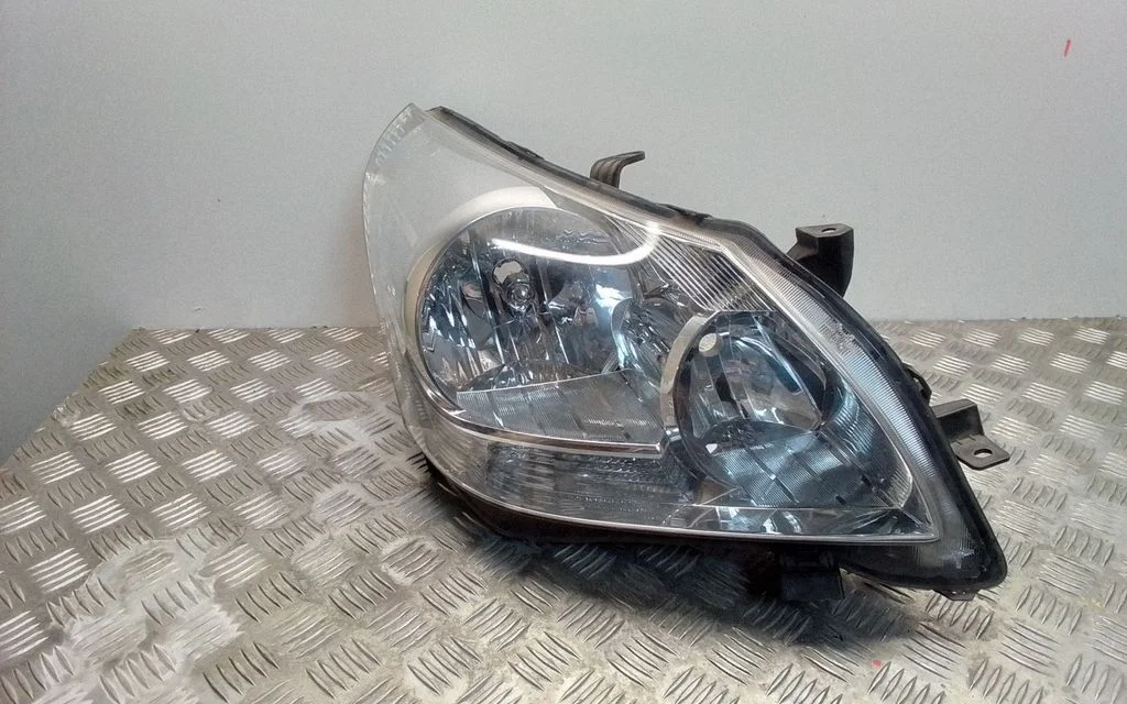 Headlight/headlamp 811100F09000 – Toyota Verso (2009-2018)