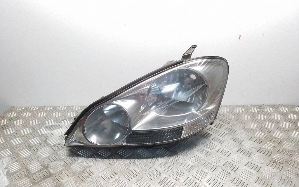 Headlight/headlamp – Toyota Avensis Verso (2001-2009)