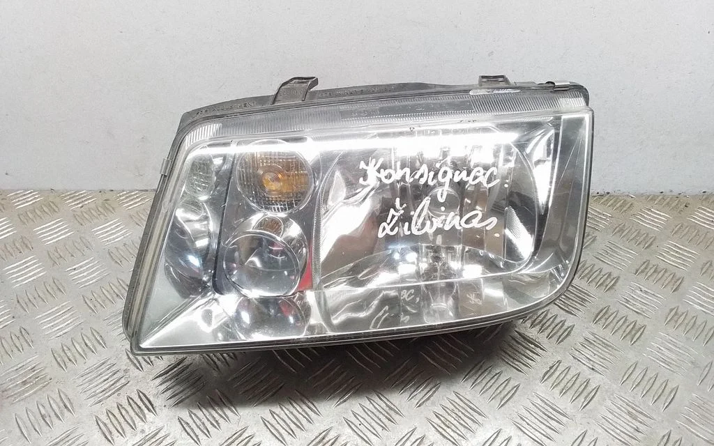 Headlight/headlamp – Volkswagen Bora (1998-2005)