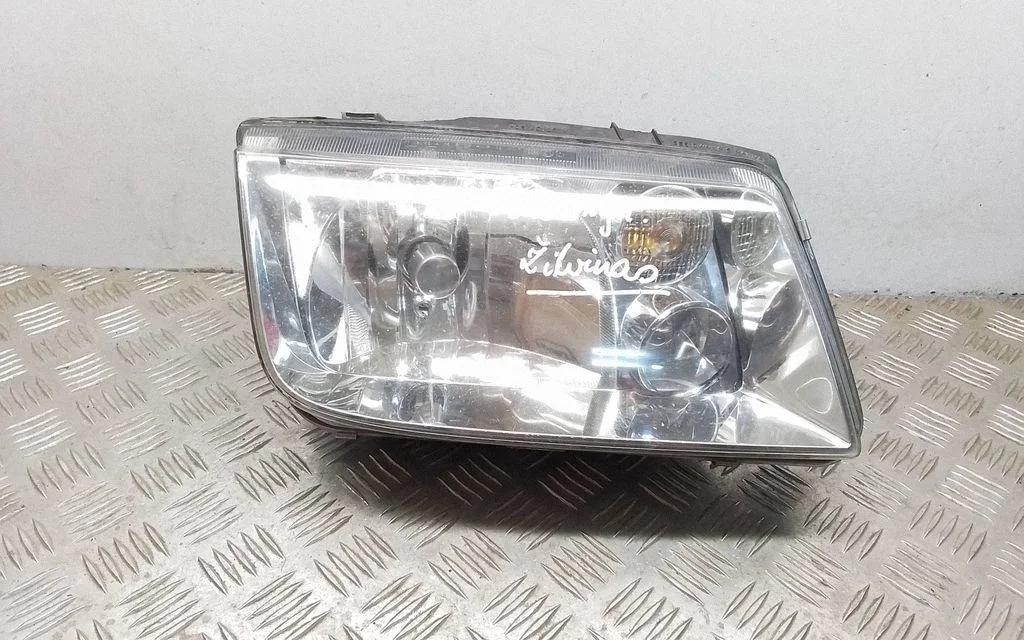 Headlight/headlamp – Volkswagen Bora (1998-2005)
