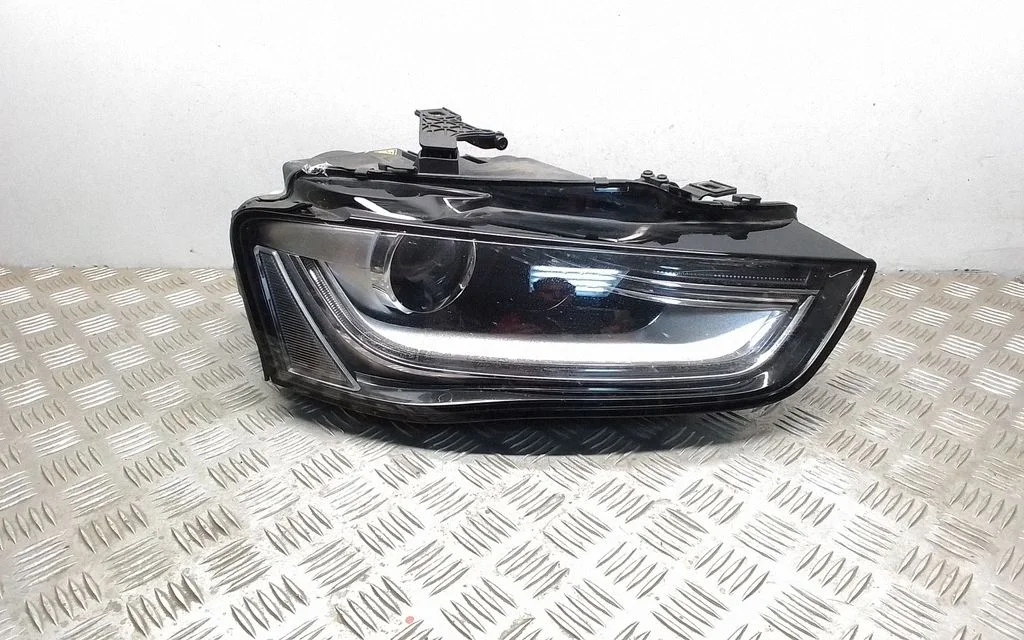 Headlight/headlamp – front right