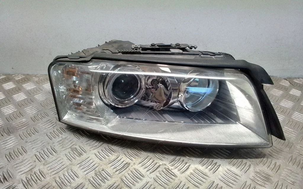 Headlight/headlamp – front right