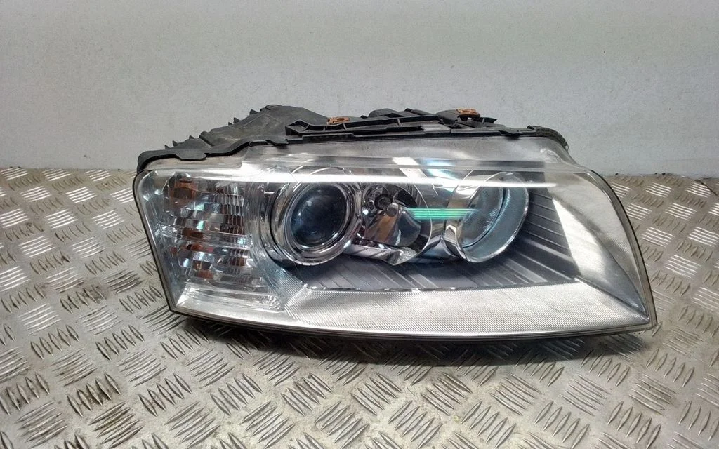 Headlight/headlamp – front right