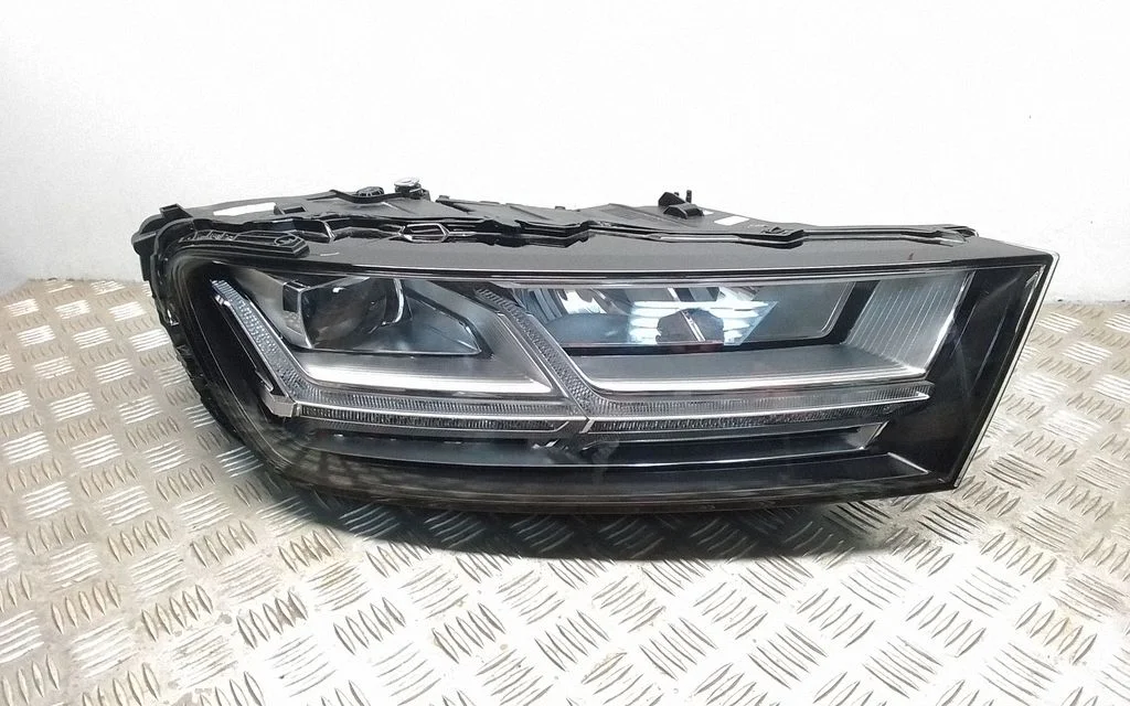 Headlight/headlamp 4M0941034