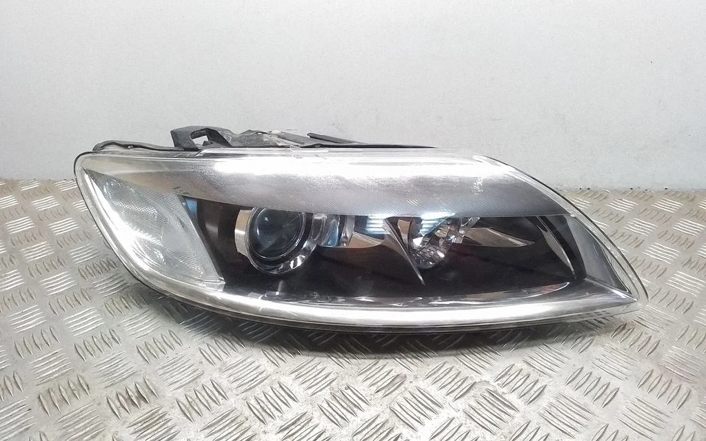 Headlight/headlamp – front right