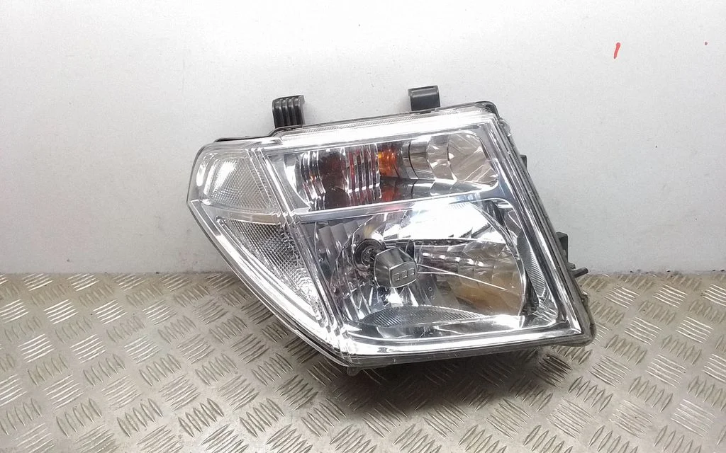 Headlight/headlamp – Nissan Navara D40 (2004-2015)