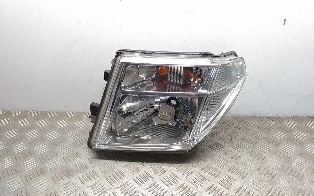Headlight/headlamp – Nissan Navara D40 (2004-2015)