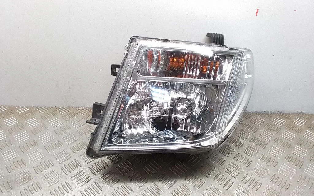 Headlight/headlamp – Nissan Navara D40 (2004-2015)