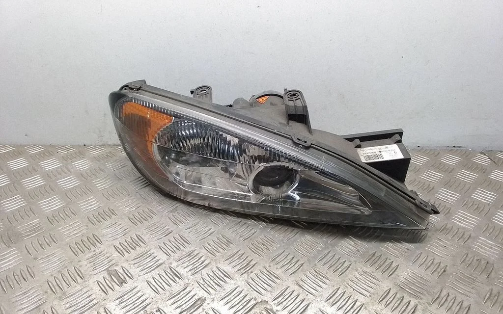 Headlight/headlamp – Nissan Primera (2000-2001)