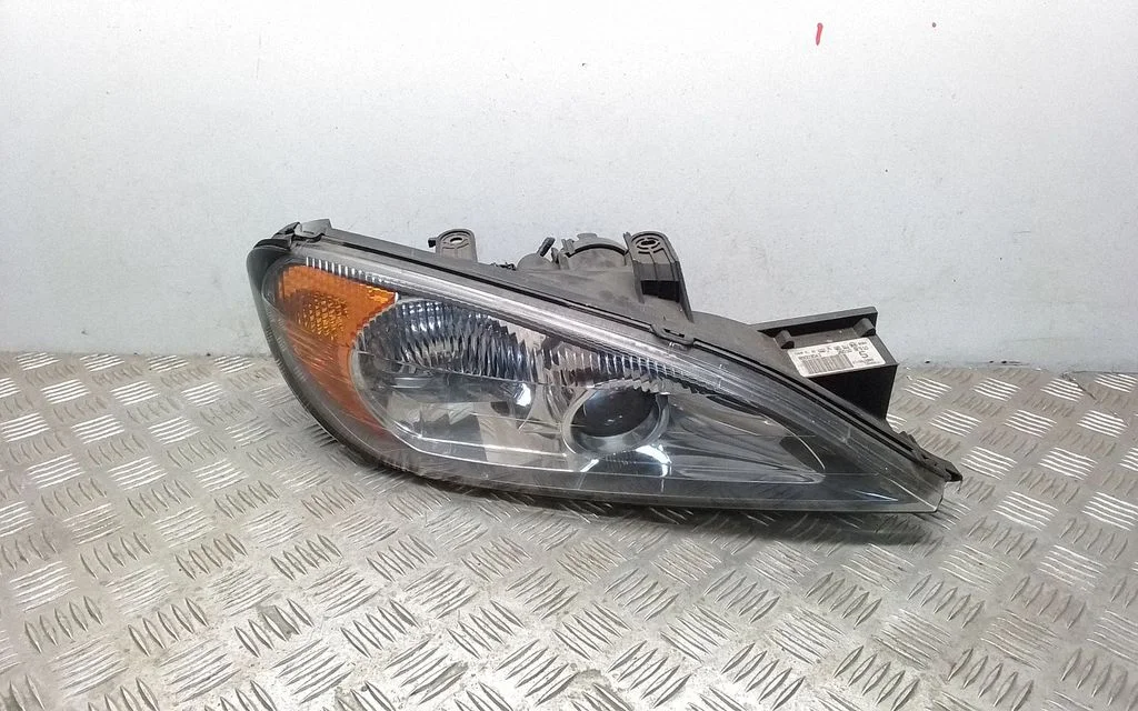 Headlight/headlamp – Nissan Primera (2000-2001)
