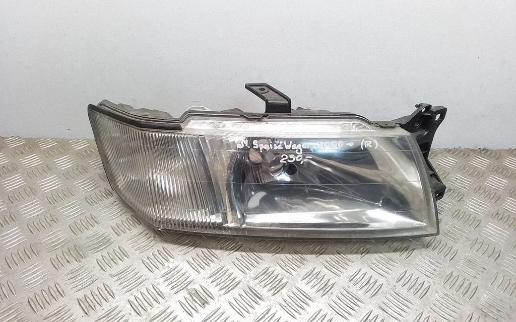Headlight/headlamp – Mitsubishi Space Star (1998-2005)