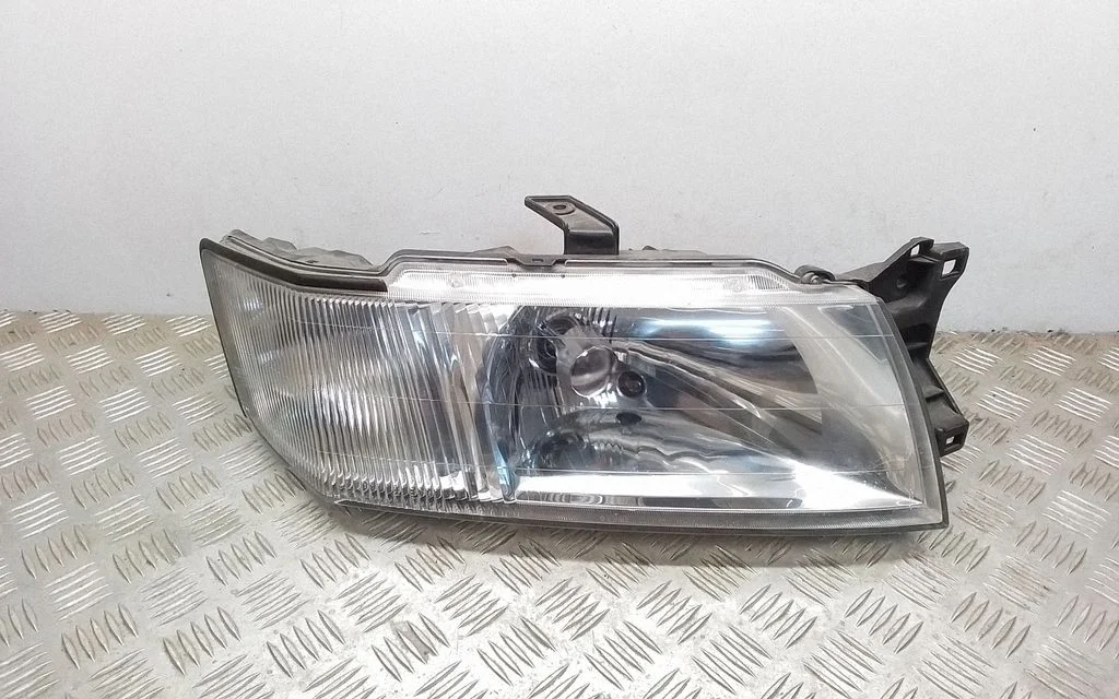 Headlight/headlamp – Mitsubishi Space Star (1998-2005)