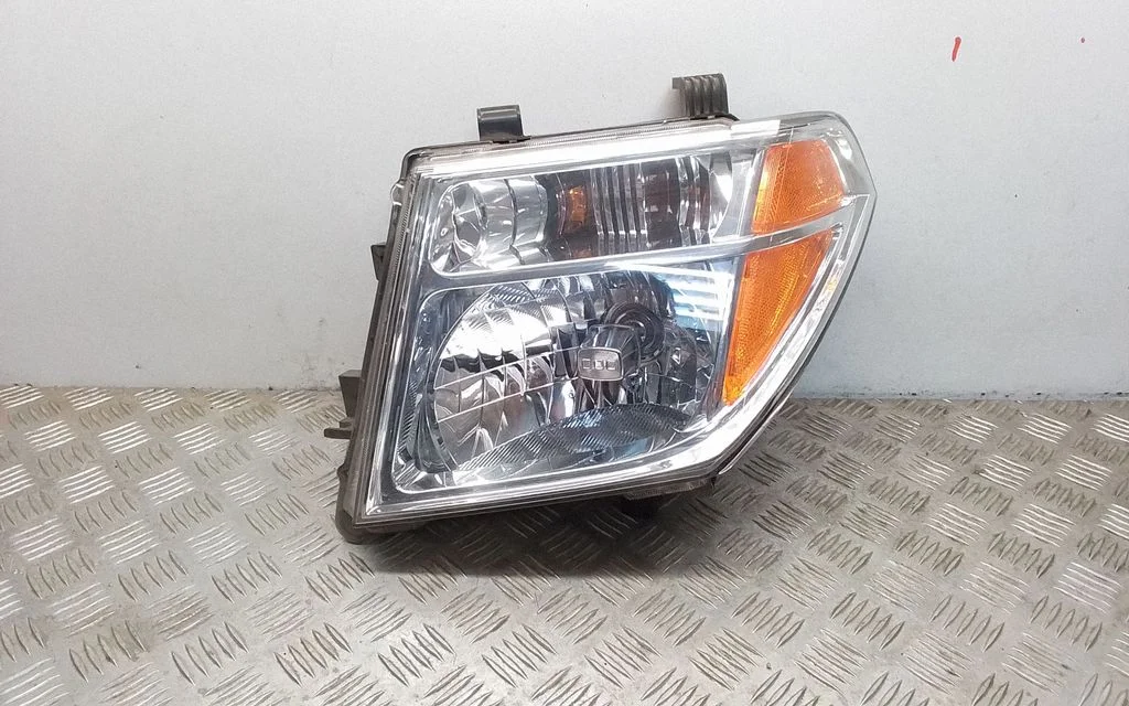 Headlight/headlamp – Nissan Navara D40 (2004-2015)