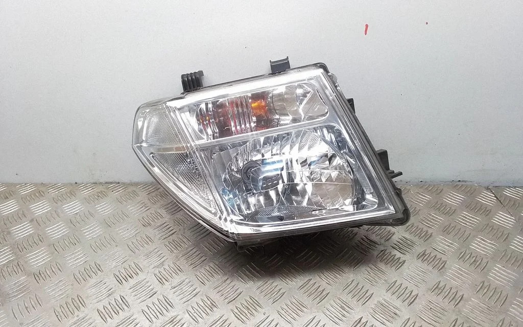 Headlight/headlamp – Nissan Navara D40 (2004-2015)