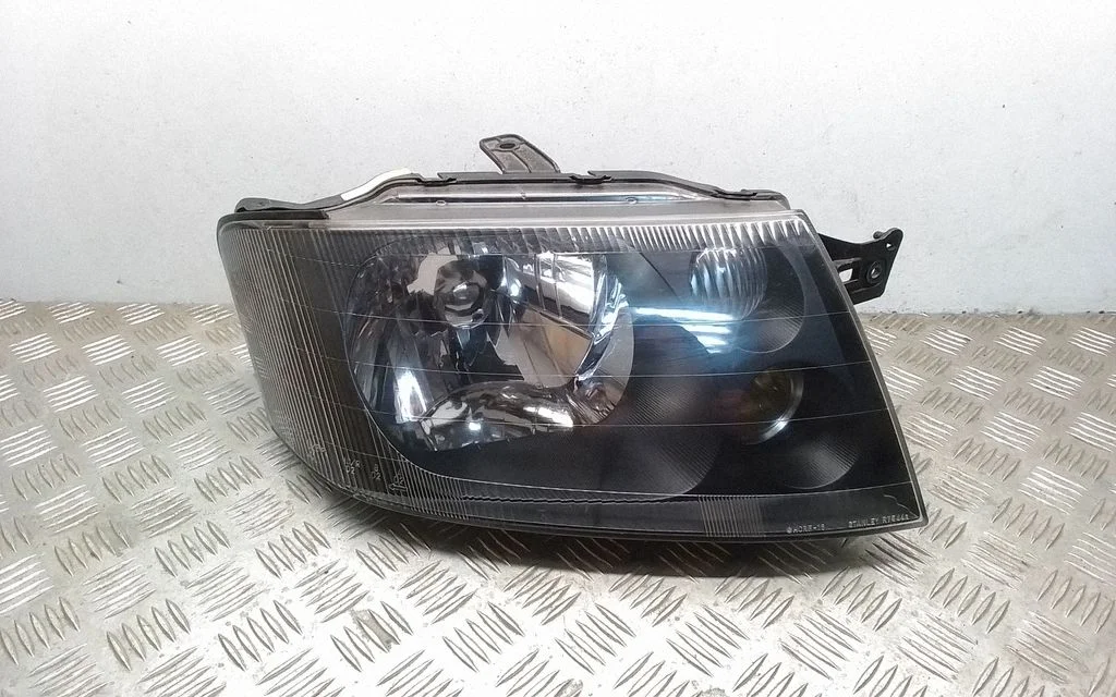 Headlight/headlamp – Mitsubishi Space Star (1998-2005)