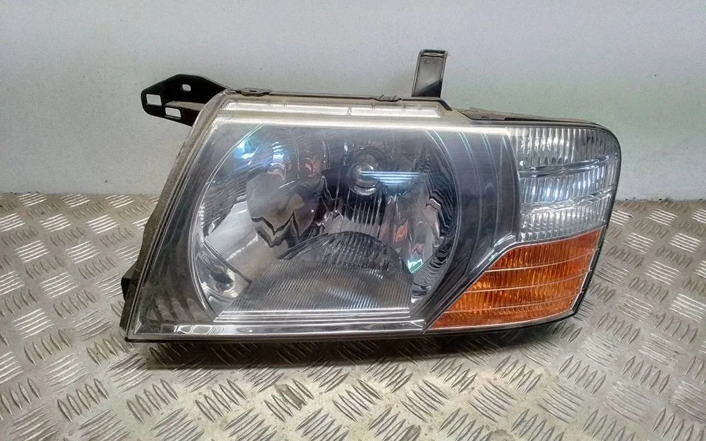 Headlight/headlamp – Mitsubishi Pajero Sport I (1996-2008)